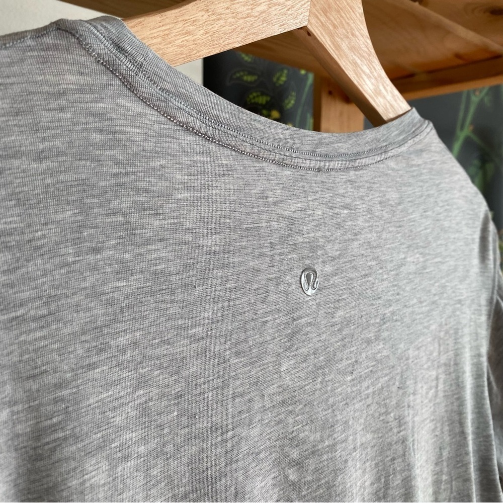 Lululemon Flouncey Tee Mini Stripe Heathered Medium Grey Angel Wing S - Picture 12 of 16